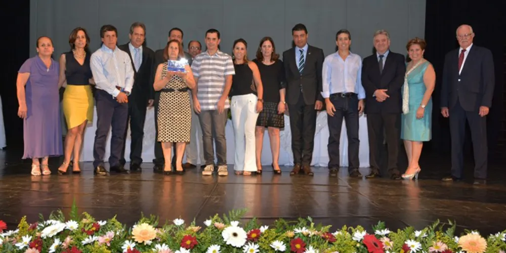 Imagem ilustrativa da imagem Prefeitura homenageia cidadãos que se destacaram em PG