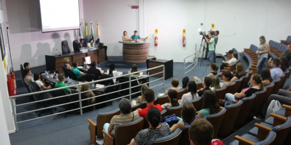Imagem ilustrativa da imagem Candidatos ao Conselho Tutelar se apresentam em Irati