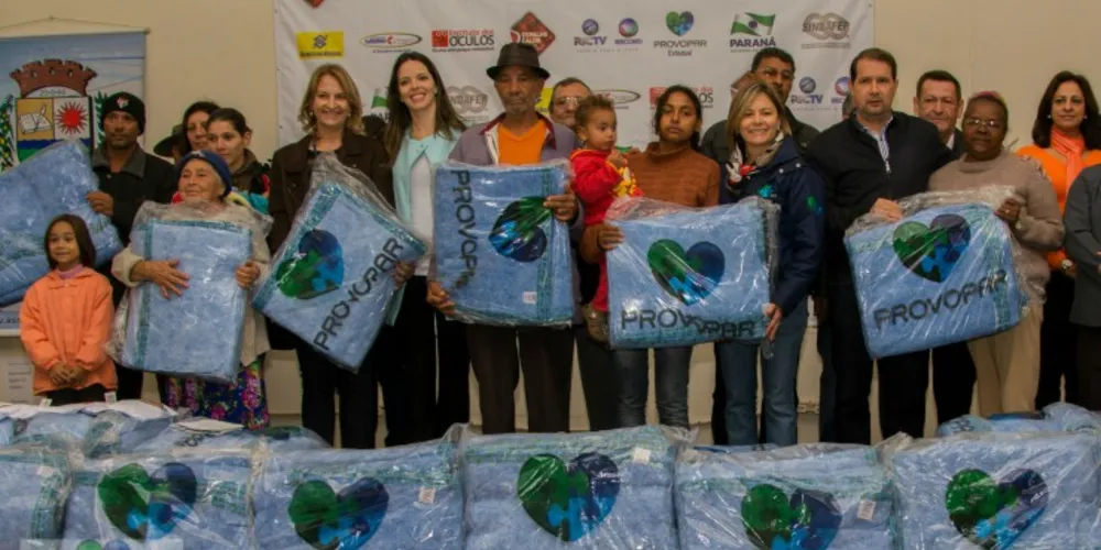 Imagem ilustrativa da imagem Campanha ‘Espalhe Calor’ beneficia 127 mil famílias no PR