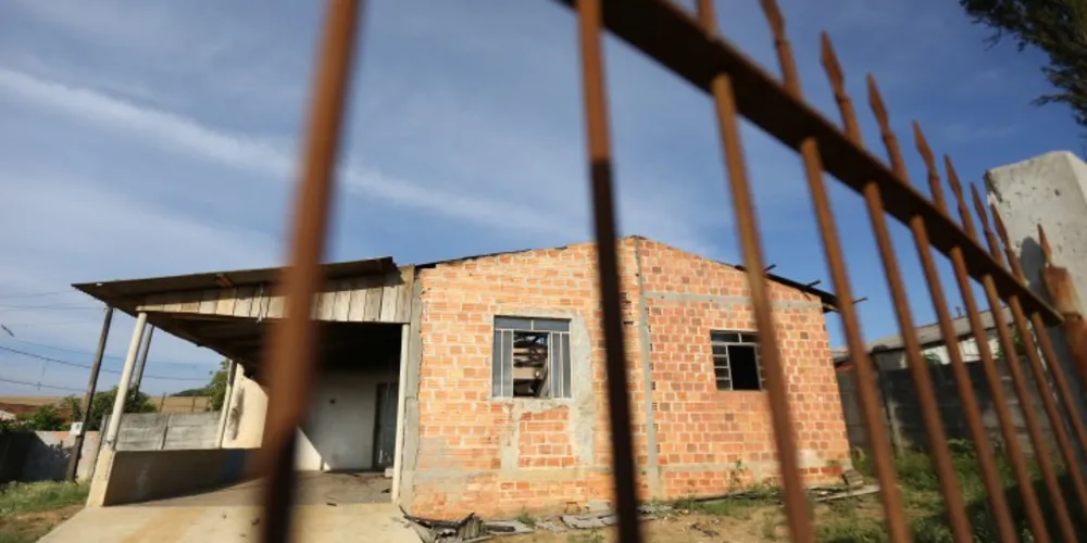 Imagem ilustrativa da imagem Mulher acusa ex-marido de incendiar casa em PG