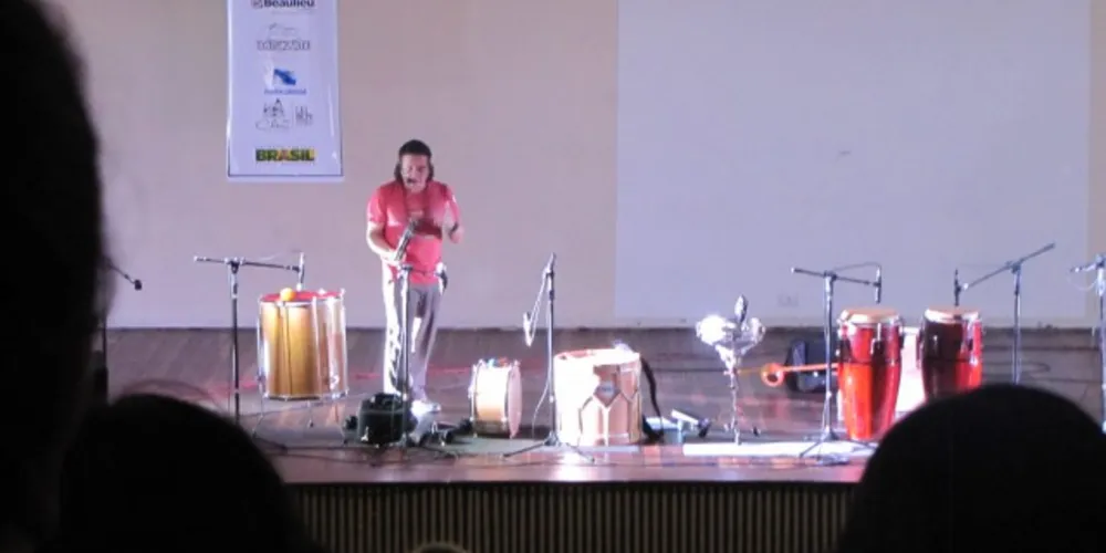 Imagem ilustrativa da imagem Músico apresenta Concerto Percussivo Didático em PG