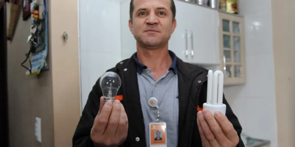 Imagem ilustrativa da imagem Copel troca lâmpadas antigas em 50 mil casas