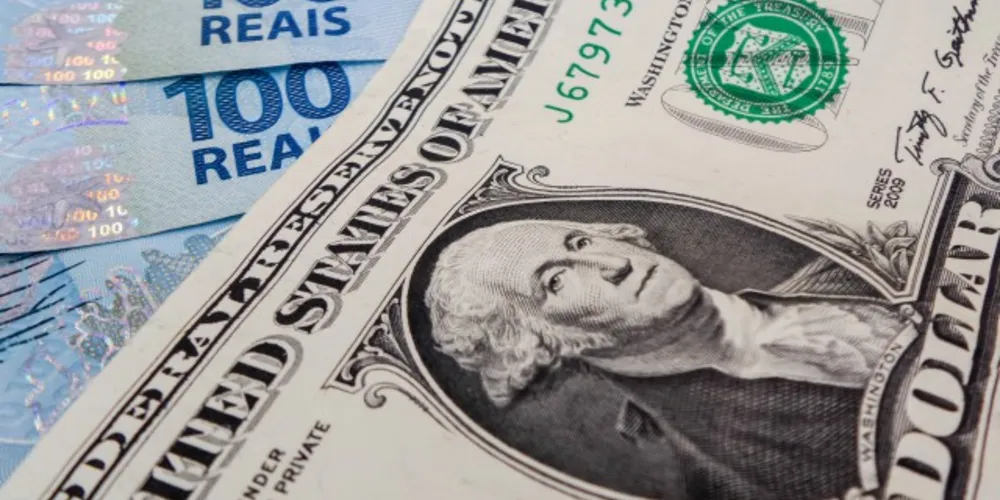 Imagem ilustrativa da imagem Bovespa fecha com leve queda e dólar vai a R$ 3,85