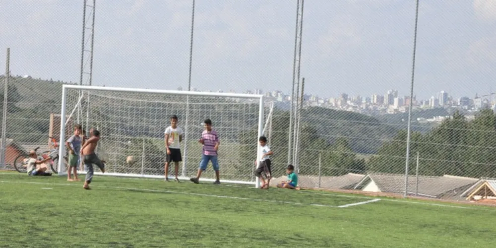 Imagem ilustrativa da imagem Moradores do Gralha Azul ganham campo de futebol society