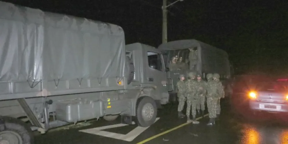 Imagem ilustrativa da imagem Defesa Civil aciona Exército para apoiar desabrigados pela chuva