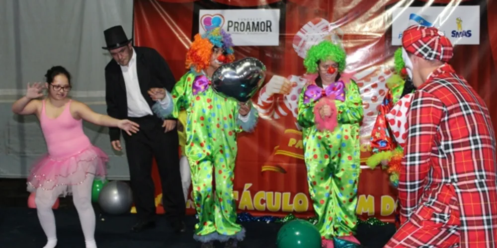 Imagem ilustrativa da imagem Alunos da oficina de circo apresentam primeiro espetáculo