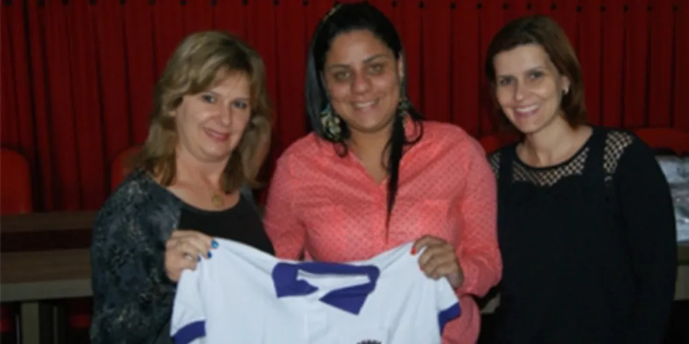 Imagem ilustrativa da imagem Servidores da Saúde de Ortigueira recebem novos uniformes