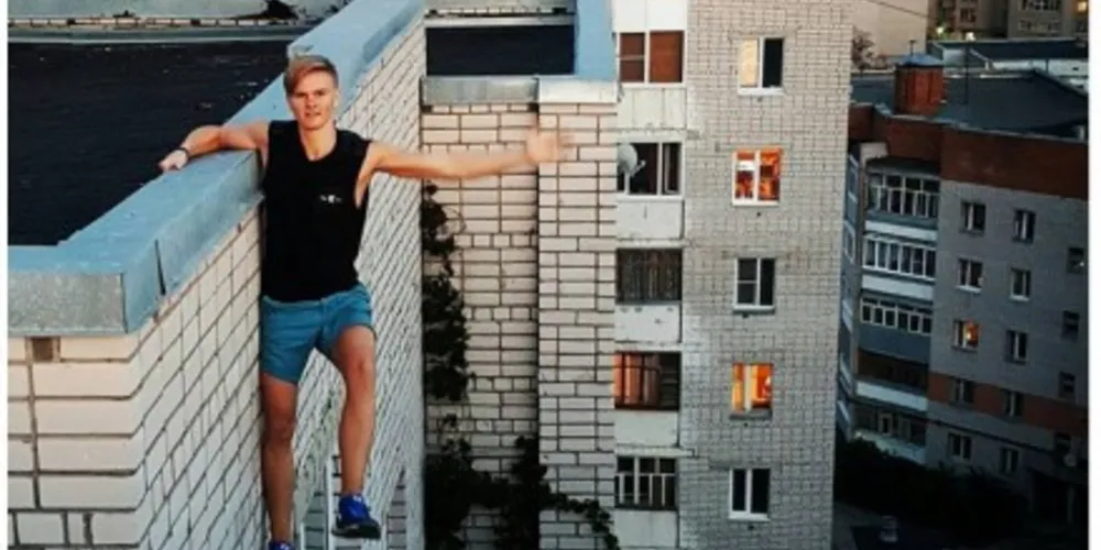 Imagem ilustrativa da imagem Jovem morre após tentar tirar selfie em condições extremas
