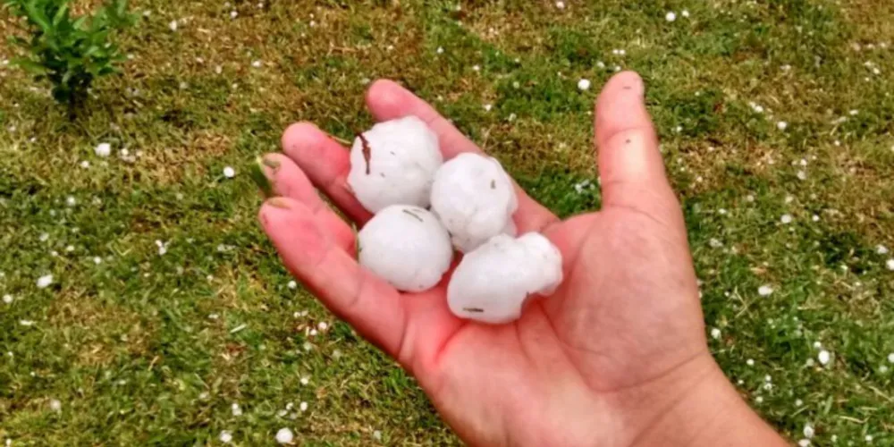 Imagem ilustrativa da imagem Temporal com queda de granizo atinge Irati