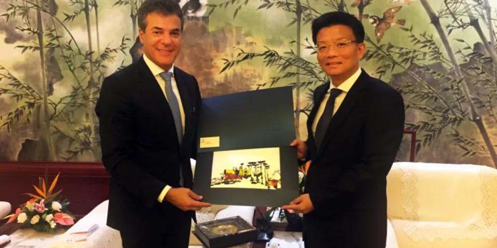 Imagem ilustrativa da imagem Richa se reúne com vice-prefeito de Xangai e com executivos da Nari