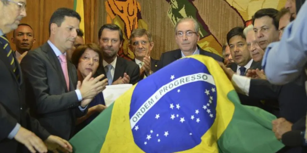 Imagem ilustrativa da imagem Oposição entrega novo pedido de impeachment contra Dilma