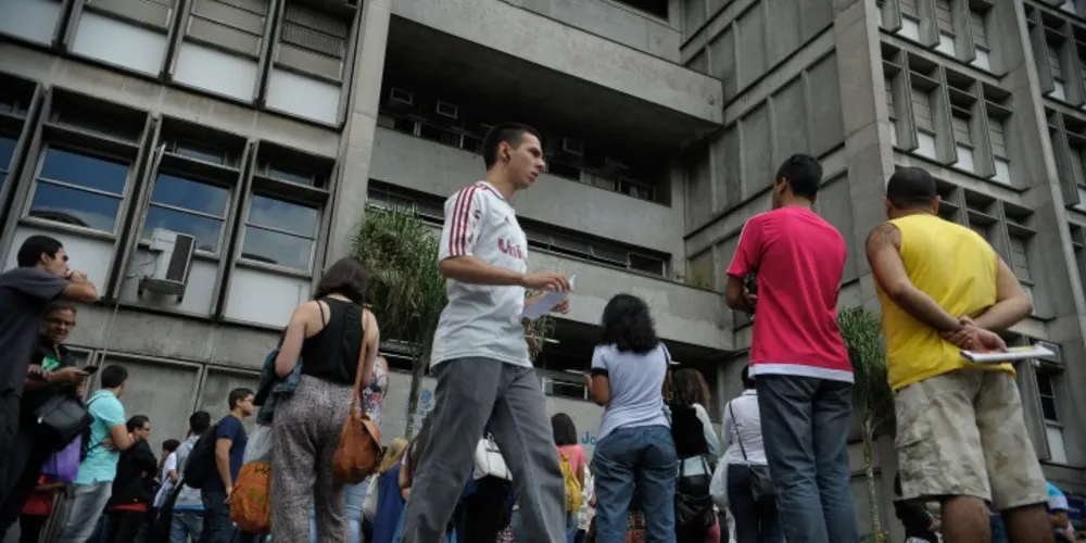 Imagem ilustrativa da imagem Candidatos têm uma hora a mais para fazer Enem hoje