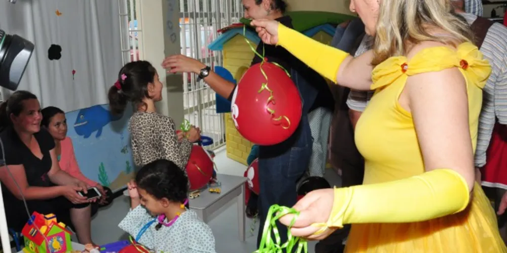 Imagem ilustrativa da imagem Festa leva alegria a internados no Hospital da Criança