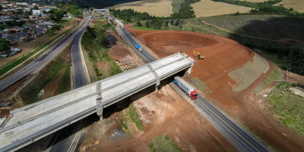 Imagem ilustrativa da imagem Viaduto da PR-151 está com 80% da obra concluída