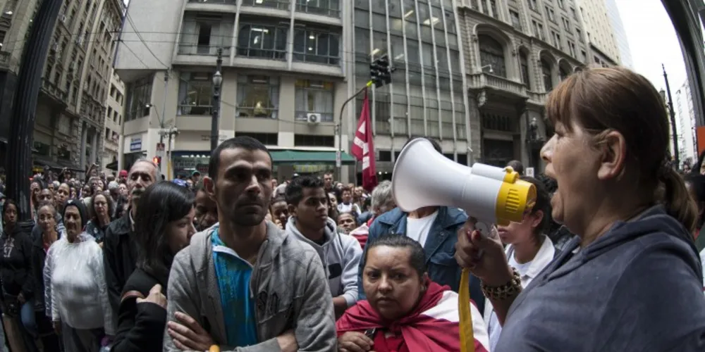 Imagem ilustrativa da imagem Migrantes se aproximam de movimentos em busca de moradia em SP