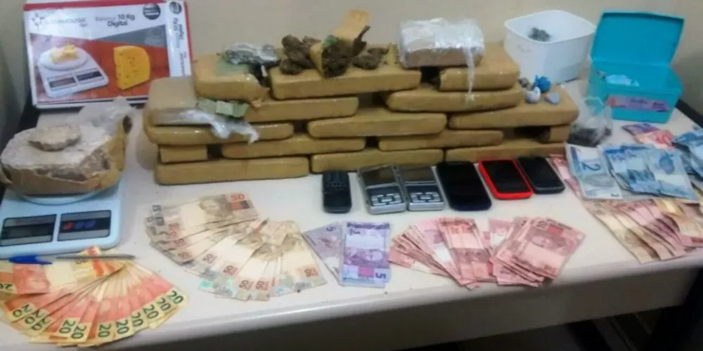 Imagem ilustrativa da imagem PM apreende quase 10 KG de maconha em Oficinas