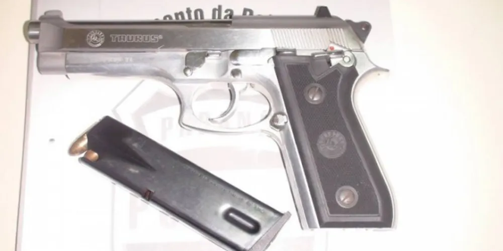 Imagem ilustrativa da imagem Foragido de cadeia é preso com pistola de uso restrito