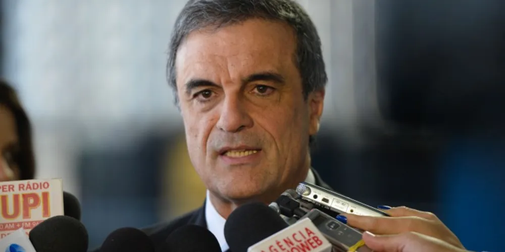 Imagem ilustrativa da imagem Cardozo pede esclarecimento sobre intimação do filho de Lula