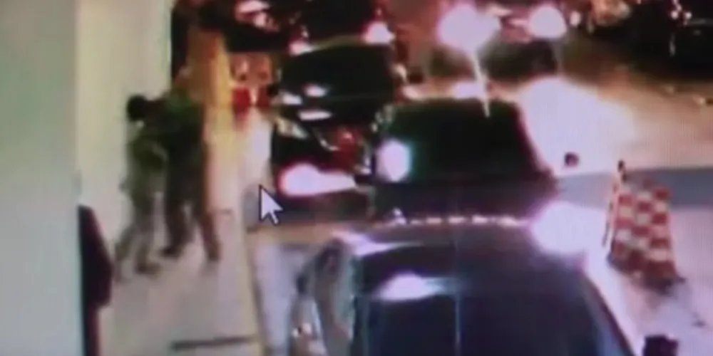 Imagem ilustrativa da imagem Vídeo mostra deputado agredindo motorista primeiro