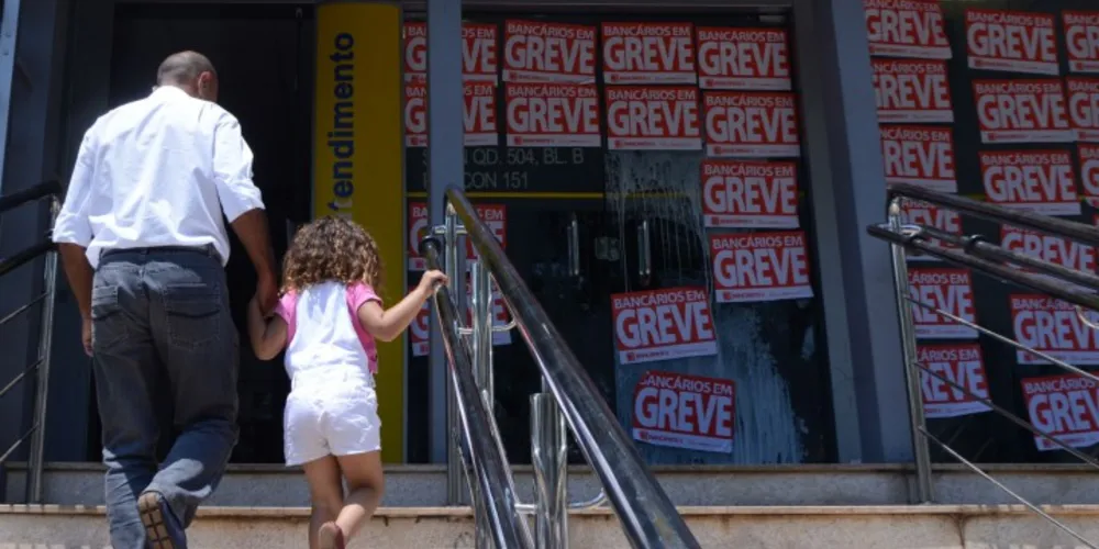 Imagem ilustrativa da imagem Bancários rejeitam proposta e mantêm greve