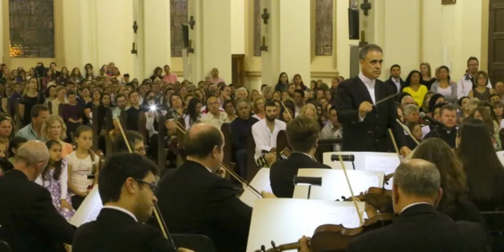 Imagem ilustrativa da imagem Orquestra Sinfônica é aplaudida em pé em concerto na Lapa