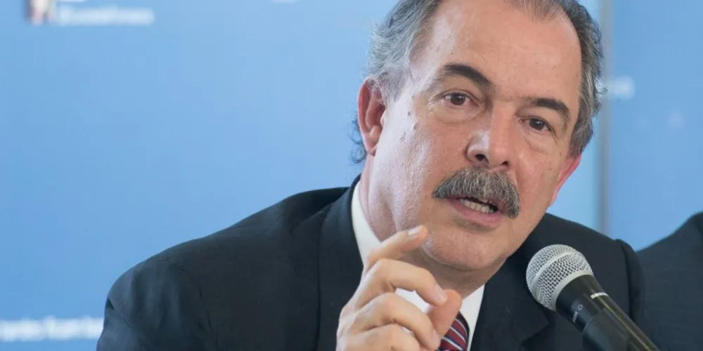 Imagem ilustrativa da imagem Mercadante diz que provas do Enem estão seguras 