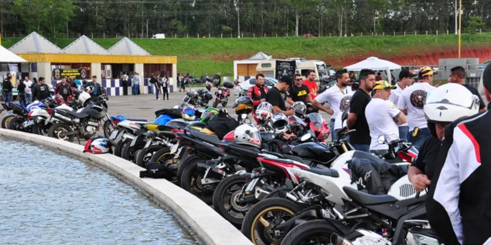 Imagem ilustrativa da imagem Encontro de moto-clubes reúne mais de 4 mil pessoas