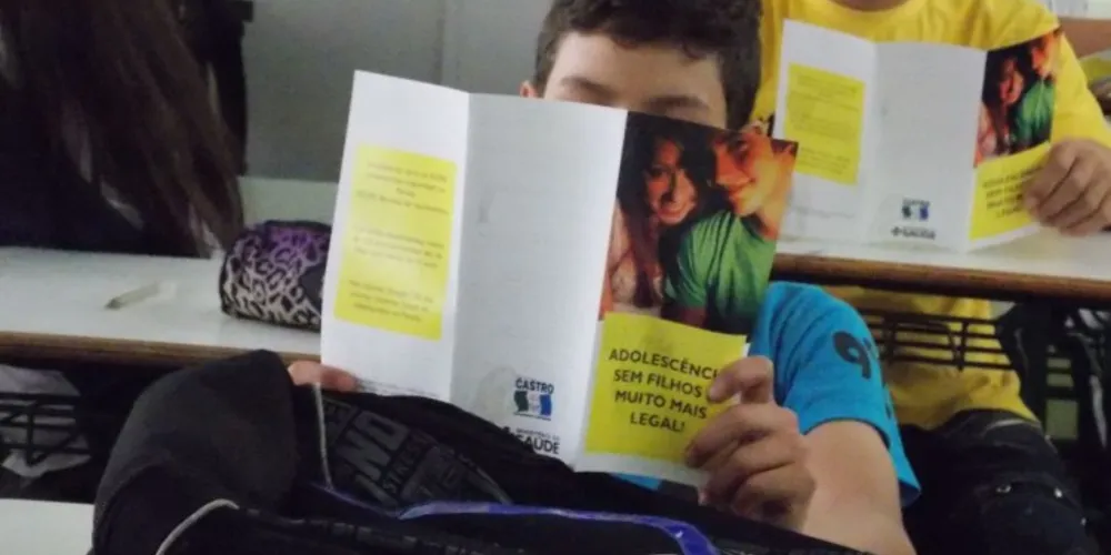 Imagem ilustrativa da imagem Escolas de Castro recebem palestra sobre gravidez na adolescência