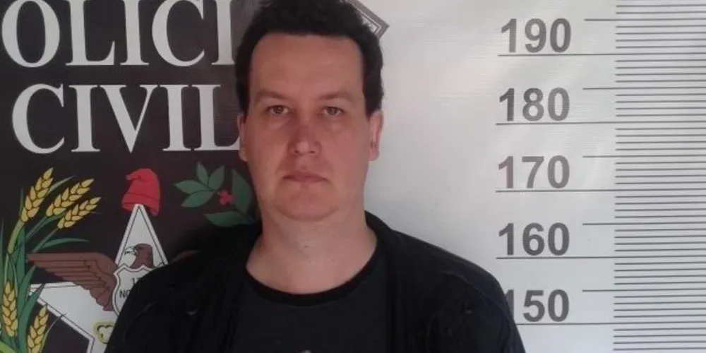 Imagem ilustrativa da imagem Assessor acusado de golpe milionário é preso em SC