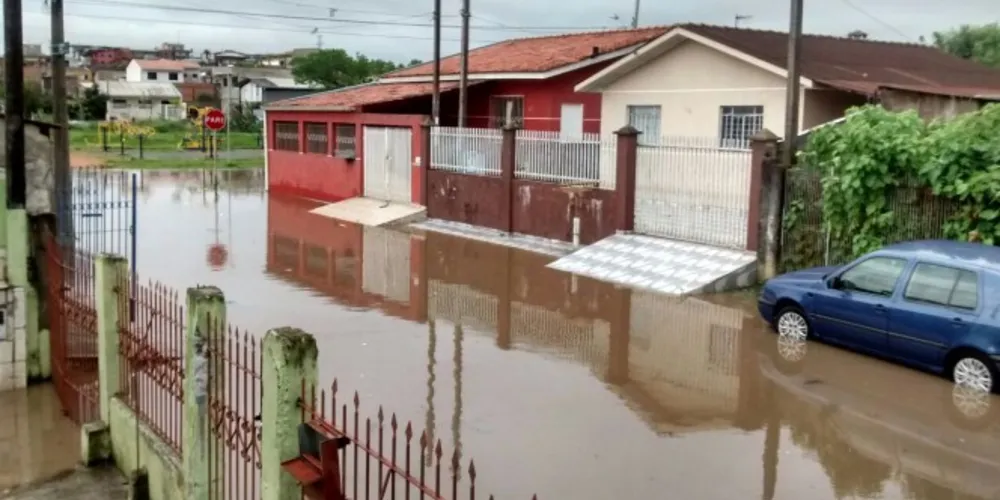 Imagem ilustrativa da imagem Chuvas causam estragos em 24 municípios paranaenses