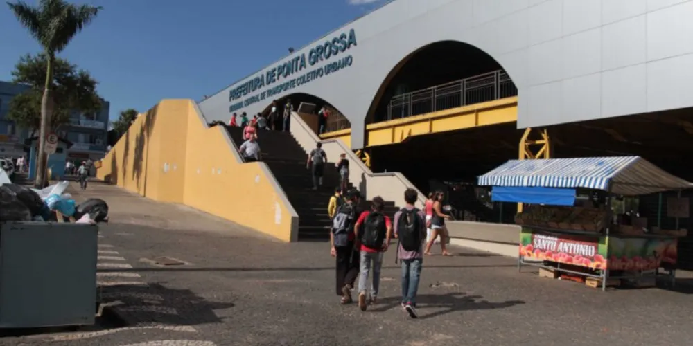 Imagem ilustrativa da imagem Ação no terminal orienta população sobre câncer em boca