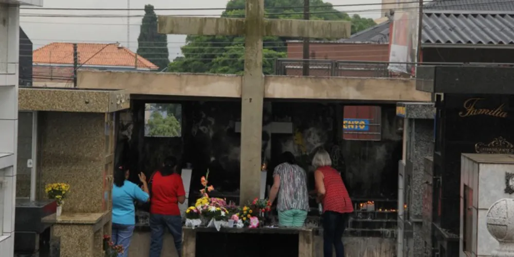 Imagem ilustrativa da imagem Cemitérios de PG devem receber 90 mil visitantes