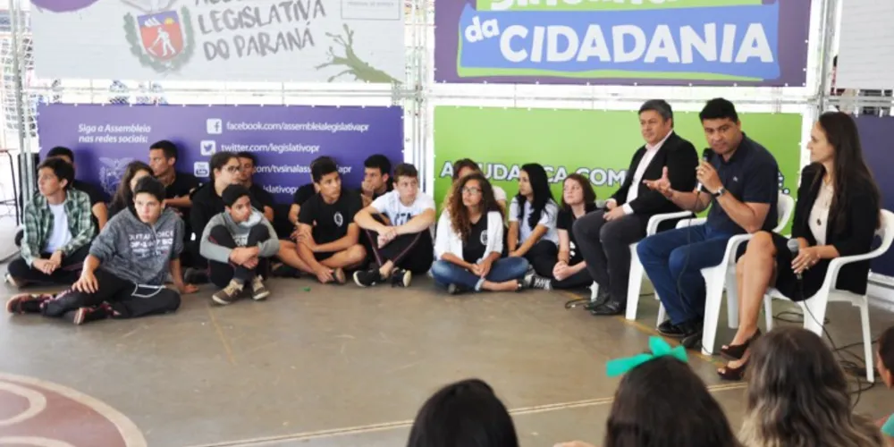 Imagem ilustrativa da imagem Prefeito debate cidadania com estudantes