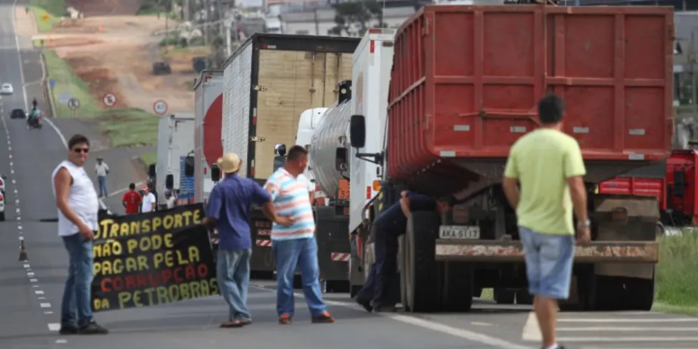 Imagem ilustrativa da imagem Justiça multará caminhoneiro que fechar estradas