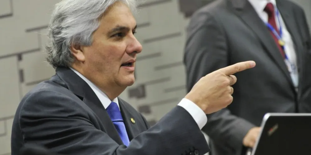 Imagem ilustrativa da imagem Comando do PT deve expulsar Delcídio do Amaral