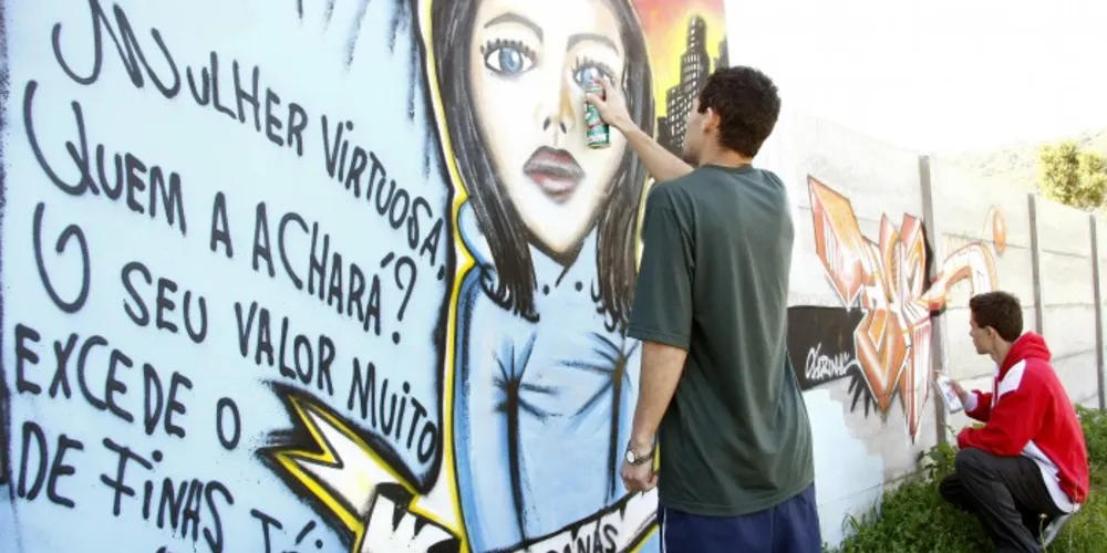 Imagem ilustrativa da imagem Encontro em PG reúne grafiteiros de três países