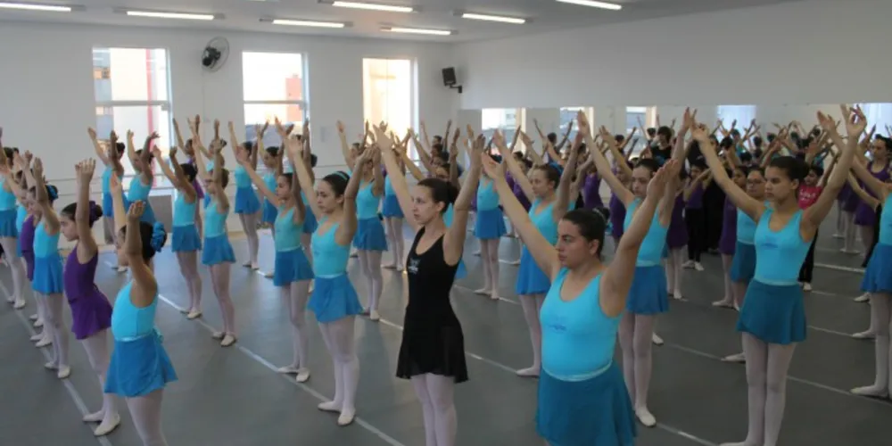 Imagem ilustrativa da imagem Escola de dança apresenta espetáculo de Natal