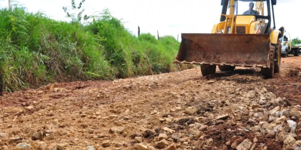Imagem ilustrativa da imagem Prefeitura de PG recupera trechos de estradas rurais