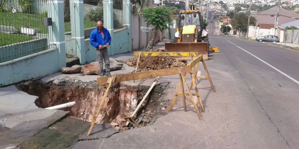 Imagem ilustrativa da imagem Prefeitura intensifica manutenção de ruas após chuvas