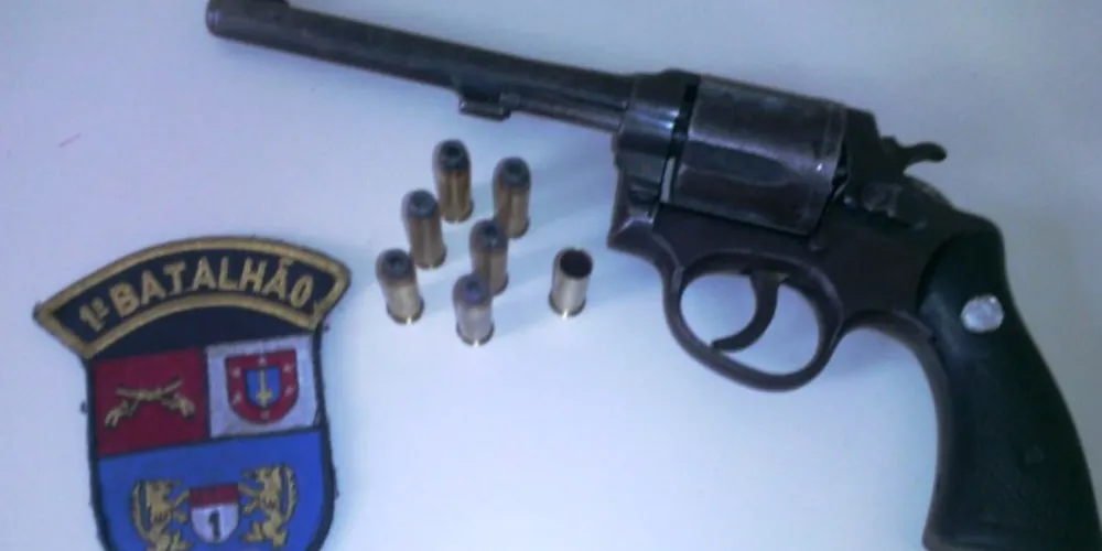 Imagem ilustrativa da imagem PM prende suspeito de vender armas na região