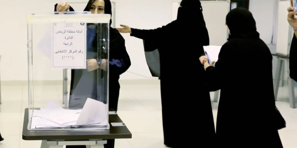 Imagem ilustrativa da imagem Saudita é eleita nas primeiras eleições abertas a mulheres