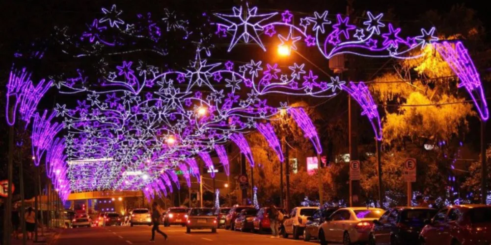 Imagem ilustrativa da imagem Luzes e cores embelezam o Natal em Ponta Grossa