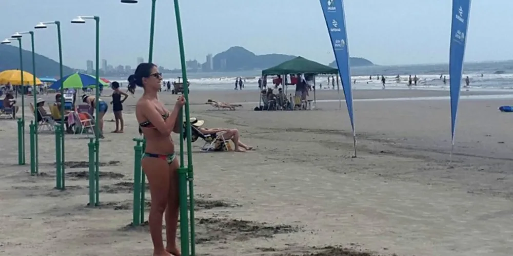 Imagem ilustrativa da imagem Sanepar instala 60 duchas nas areias do Litoral