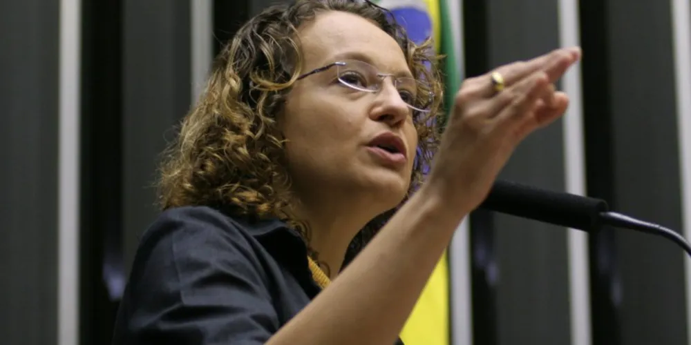 Imagem ilustrativa da imagem Luciana Genro propõe eleições gerais para o próximo ano