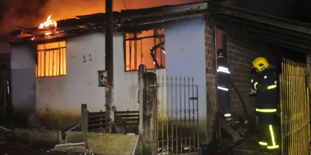 Imagem ilustrativa da imagem Incêndio criminoso deixa quatro adolescentes feridos