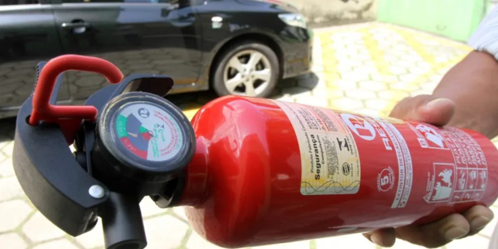 Imagem ilustrativa da imagem Extintor para carros de passeio pode voltar a ser obrigatório