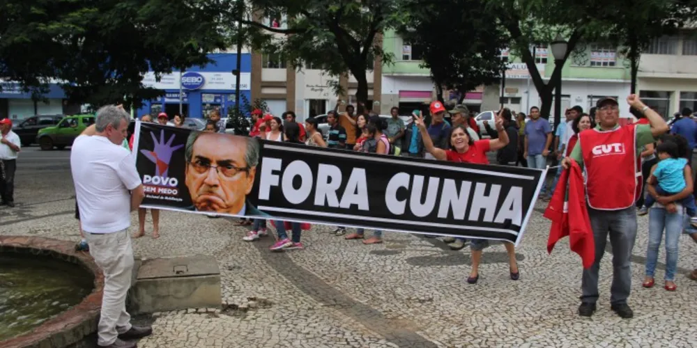 Imagem ilustrativa da imagem Movimento realiza ato contra Eduardo Cunha e pró-Dilma