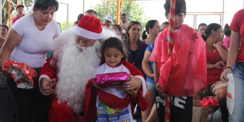 Imagem ilustrativa da imagem Papai Noel dos Correios presenteia 1,8 mil crianças