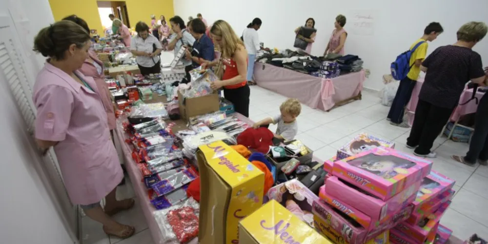 Imagem ilustrativa da imagem Alunos da UEPG realizam bazar na Vila Cipa