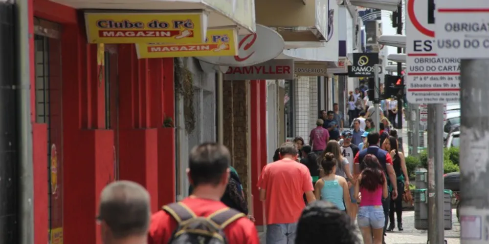 Imagem ilustrativa da imagem Lojas e shoppings abrem amanhã até às 18 horas